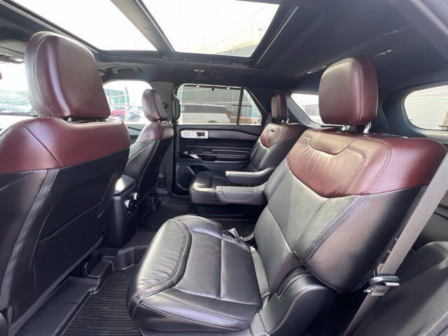 Used 2023 Ford Explorer Platinum w/ Technology Package AWD/4WD image 18
