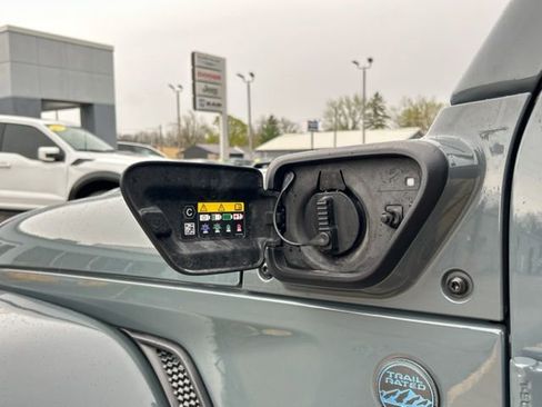 Used 2025 Jeep Wrangler Unlimited Sahara image 13