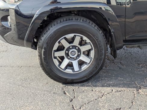 Used 2017 Toyota 4Runner SR5 image 11