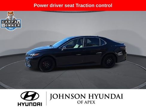 Used 2023 Toyota Camry SE image 4