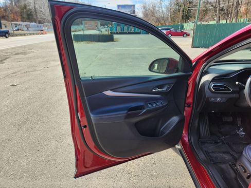 Used 2022 Chevrolet Bolt EUV LT w/ Convenience Package image 21