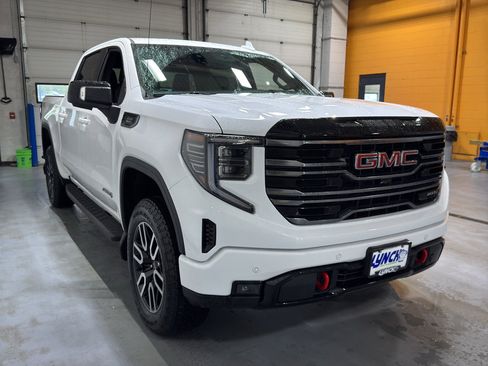 Used 2025 GMC Sierra 1500 AT4 w/ Technology Package AWD/4WD image 7