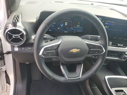 Used 2026 Chevrolet Equinox LT FWD image 16
