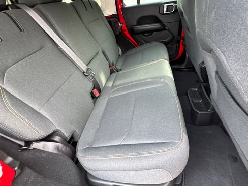 Used 2025 Jeep Wrangler Sahara image 16