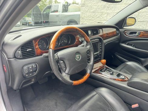 Used 2005 Jaguar XJ Vanden Plas Super V8 RWD image 5