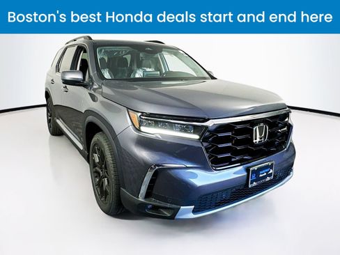 Used 2025 Honda Pilot Touring image 1