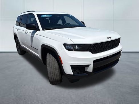 Used 2024 Jeep Grand Cherokee L Laredo AWD/4WD image 5