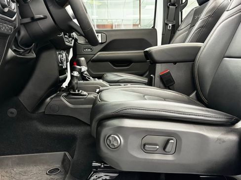 Certified 2024 Jeep Wrangler Sahara image 9