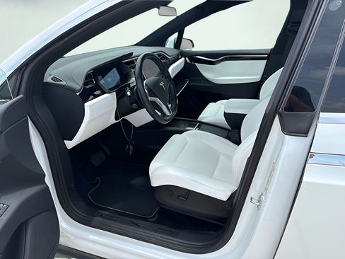 Used 2018 Tesla Model X 75D AWD/4WD image 2