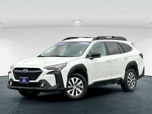 Used 2025 Subaru Outback Premium image 2