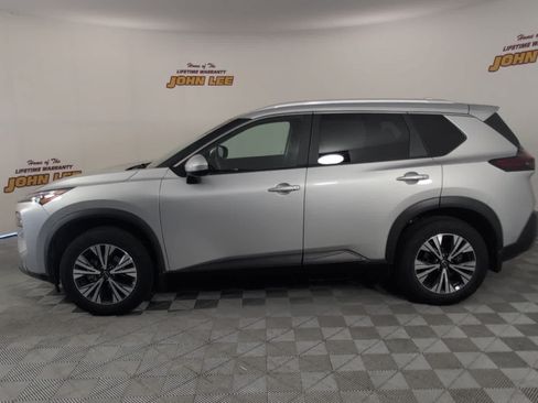 Used 2023 Nissan Rogue SV w/ SV Premium B Package FWD image 2