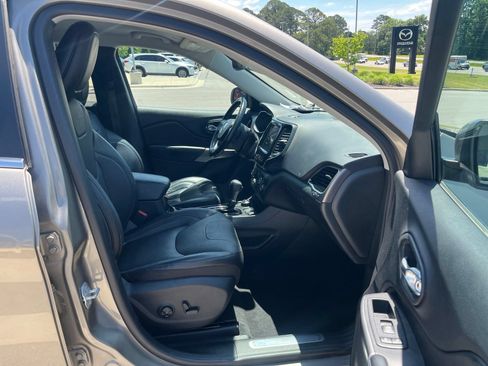Used 2020 Jeep Cherokee Limited AWD/4WD image 34