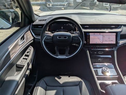 New 2026 Jeep Grand Cherokee Limited RWD image 17