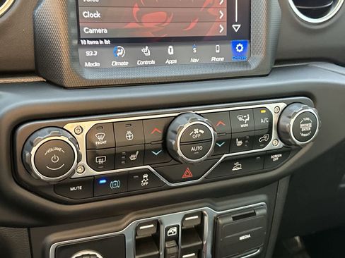 Certified 2023 Jeep Wrangler Sahara w/ Cold Weather Group image 27