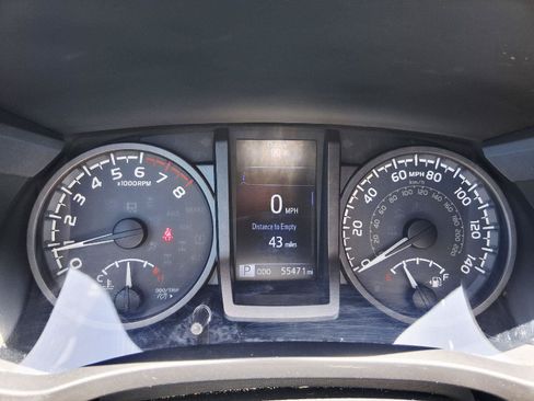 Used 2019 Toyota Tacoma TRD Off-Road w/ Technology Package AWD/4WD image 35