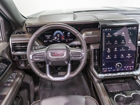 Used 2025 GMC Yukon Elevation w/ Elevation Premium Package AWD/4WD image 11