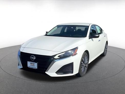 Used 2025 Nissan Altima 2.5 SV FWD image 7
