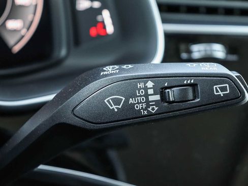 Used 2022 Audi Q8 Premium Plus image 33