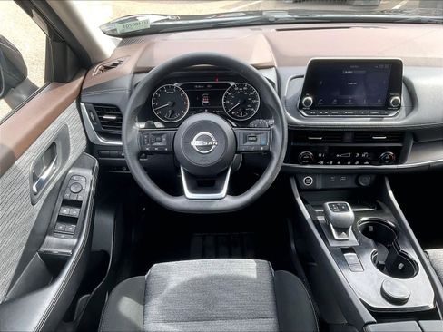 Used 2023 Nissan Rogue SV image 17