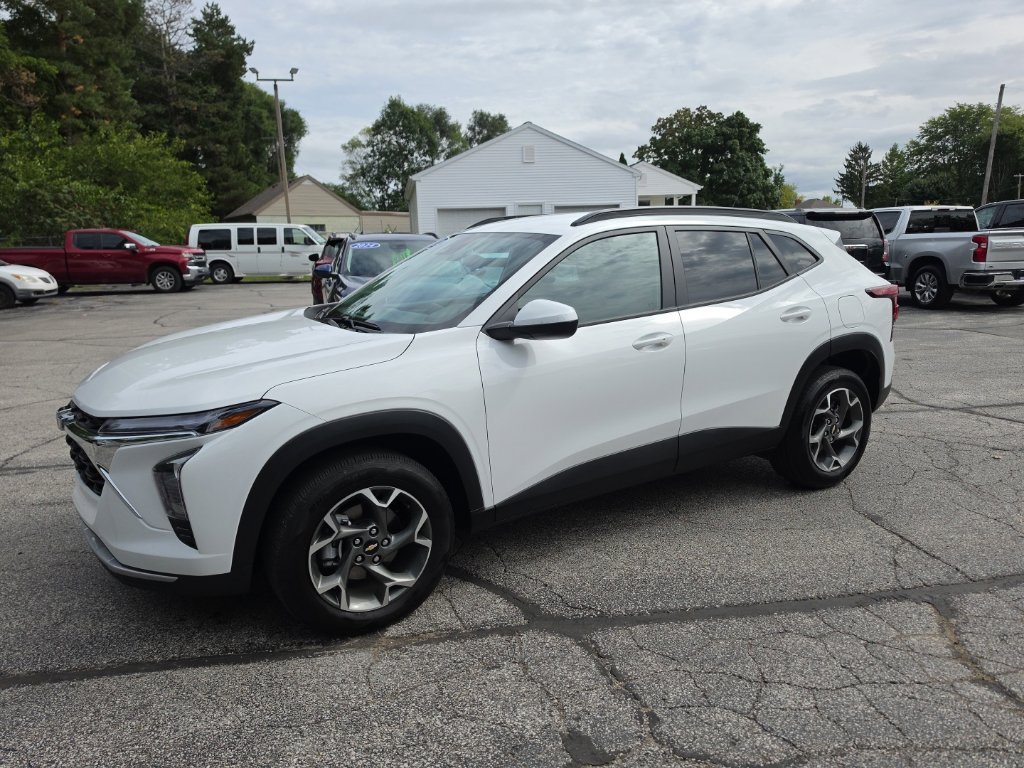 Certified 2024 Chevrolet Trax LT w/ Driver Confidence Package FWD image 3