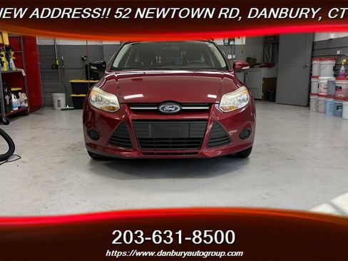 Used 2014 Ford Focus SE w/ SE Winter Package FWD image 8
