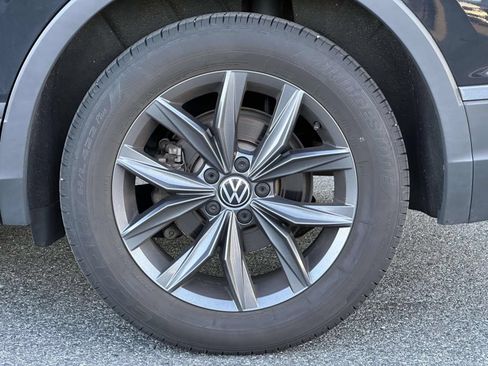 Used 2023 Volkswagen Tiguan SE w/ Panoramic Sunroof Package AWD/4WD image 9
