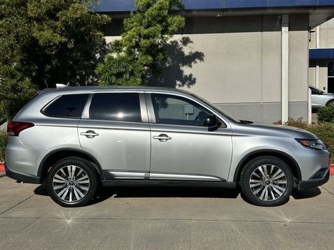 Used 2019 Mitsubishi Outlander ES FWD image 3