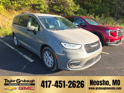 Used 2023 Chrysler Pacifica Touring-L