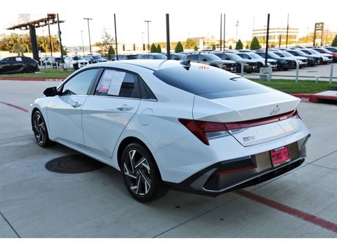 Certified 2025 Hyundai Elantra SEL image 7