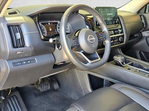 Used 2022 Nissan Pathfinder SL w/ Lighting Package (N92) FWD image 9