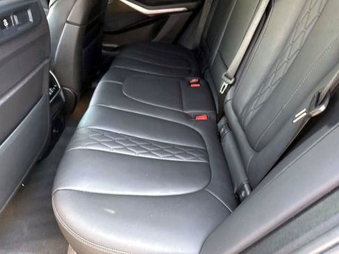 Used 2022 BMW X5 sDrive40i w/ M Sport Package RWD image 14