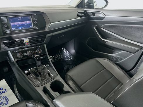 Certified 2024 Volkswagen Jetta SE image 22