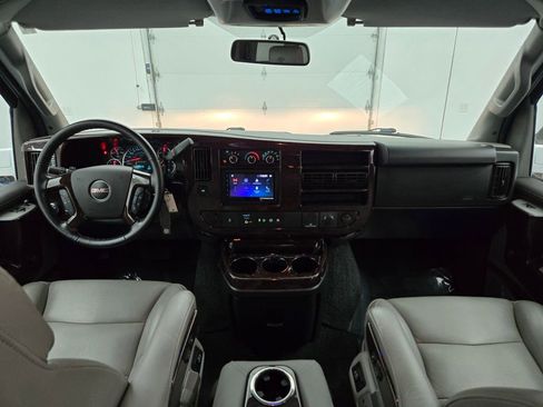 Used 2020 GMC Savana 2500 image 2