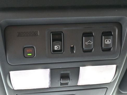 Used 2021 Nissan Titan Platinum Reserve w/ Moonroof Package image 31