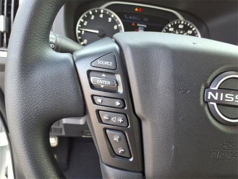 Certified 2025 Nissan Frontier SV image 9