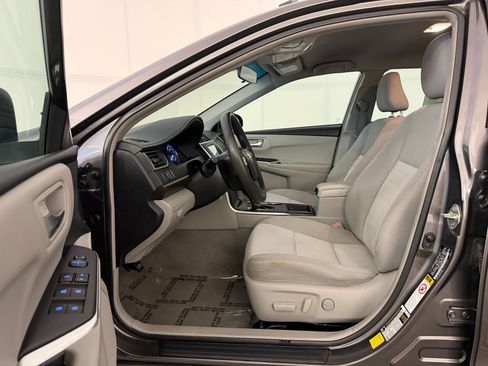Used 2016 Toyota Camry LE FWD image 5