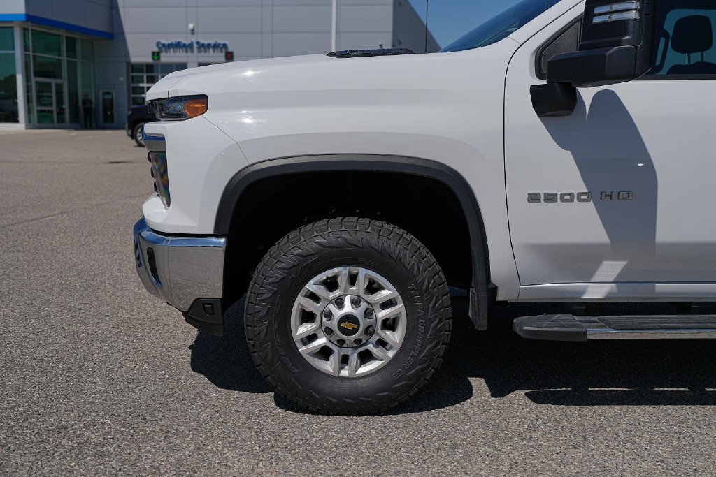 Used 2025 Chevrolet Silverado 2500 LT AWD/4WD image 12