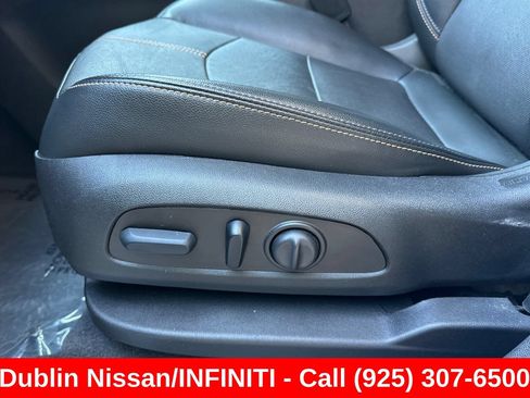 Used 2023 Chevrolet Equinox Premier AWD/4WD image 14