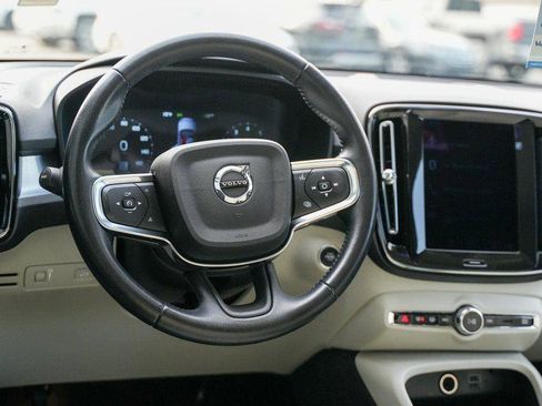 Used 2021 Volvo XC40 T5 Momentum w/ Premium Package image 51