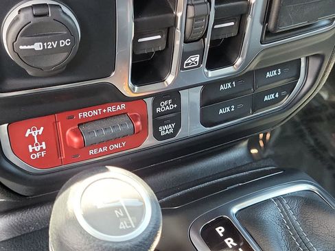 Used 2024 Jeep Wrangler Unlimited Rubicon AWD/4WD image 31