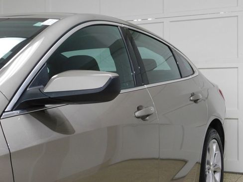 Used 2023 Chevrolet Malibu LT FWD image 19