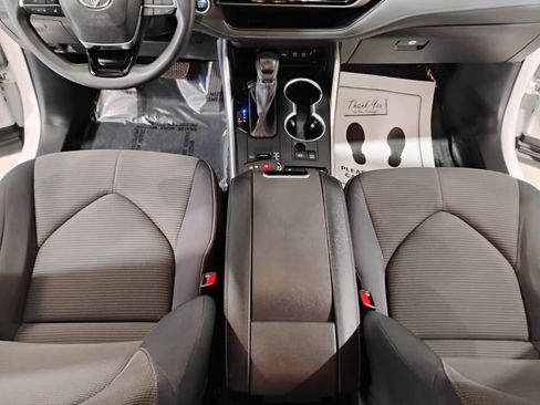 Used 2021 Toyota Highlander L image 64