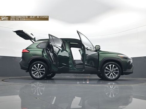 Used 2023 Toyota Corolla Cross XLE w/ Convenience Package FWD image 33