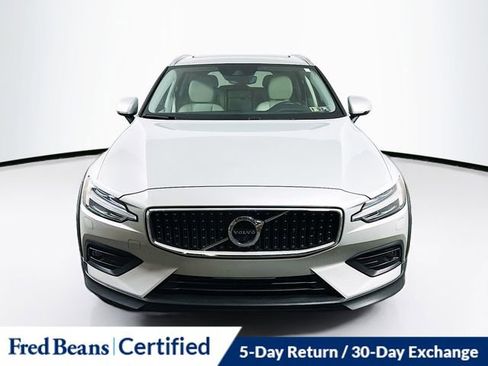 Used 2022 Volvo V60 T5 Cross Country w/ Advanced Package image 2