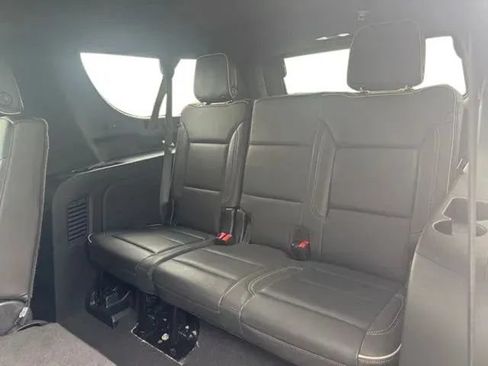 Used 2024 Chevrolet Suburban Premier AWD/4WD image 19