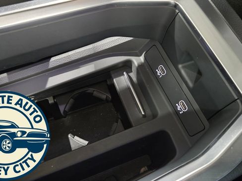 Used 2024 Audi Q8 e-tron Premium Plus AWD/4WD image 17