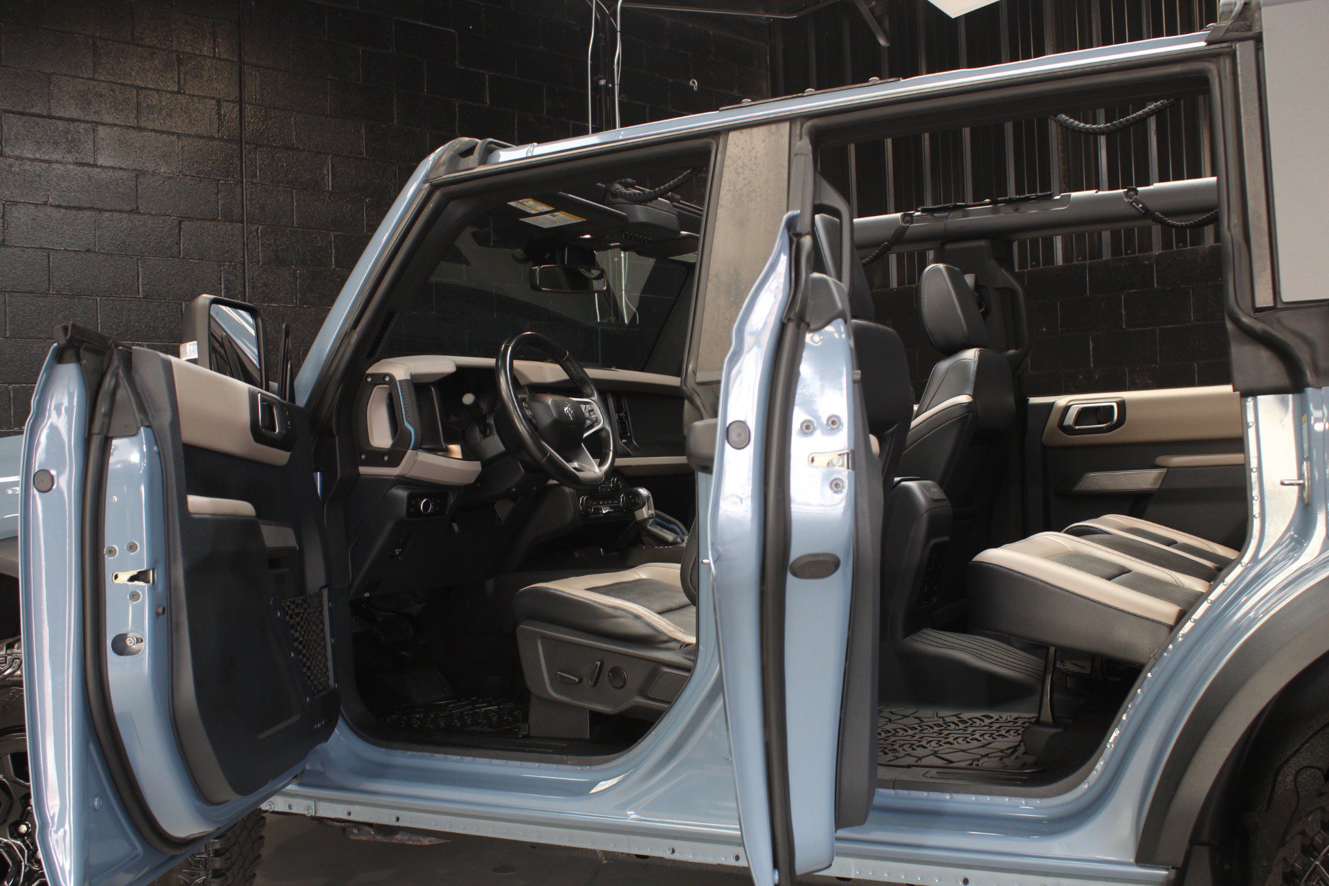 Used 2023 Ford Bronco Wildtrak AWD/4WD image 38