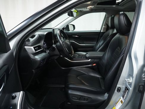 Certified 2020 Toyota Highlander XLE image 14