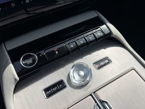 Used 2025 Lincoln Navigator Reserve image 38