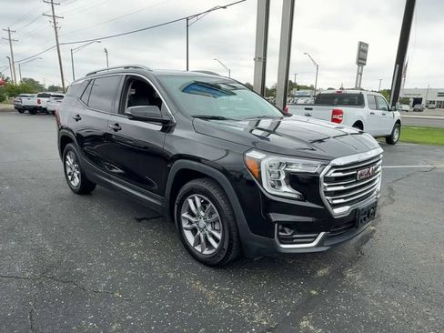 Used 2024 GMC Terrain SLT FWD image 2